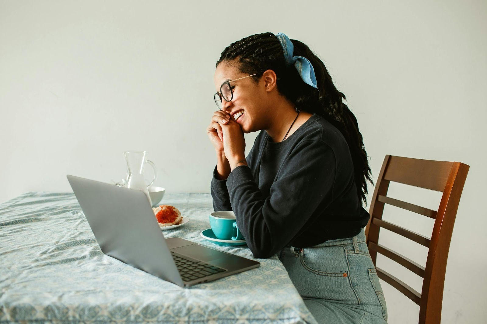 Why Little Details on Clothes Stick in Your Mind